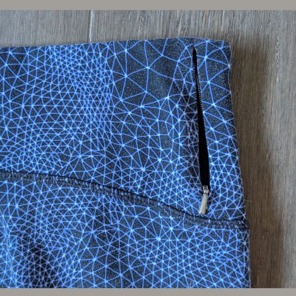 Tuff Athletics Cropped Leggings, Blue Burst Pattern, Sz S - Picture 7 of 11